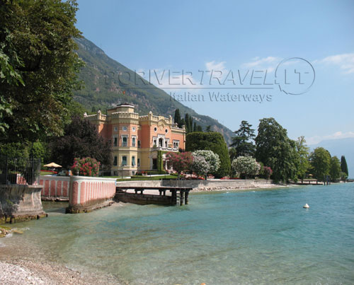 Villa on the Garda Lake shore of Brescia